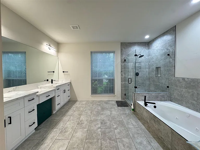 3811 Stockbridge Dr — Photo 7