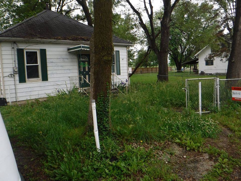 2nd image of 24 W Reynolds St