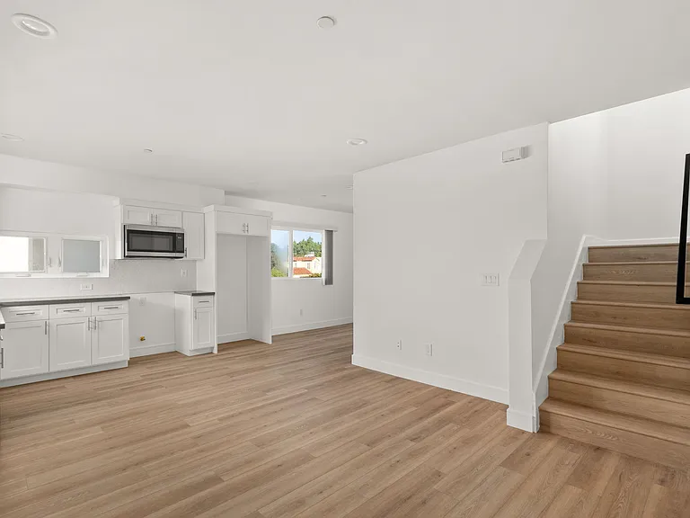 1839 S Longwood Ave #1/2 — Photo 4