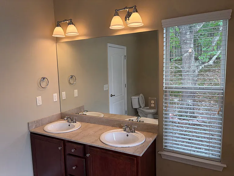 145 Highview Cv — Photo 14