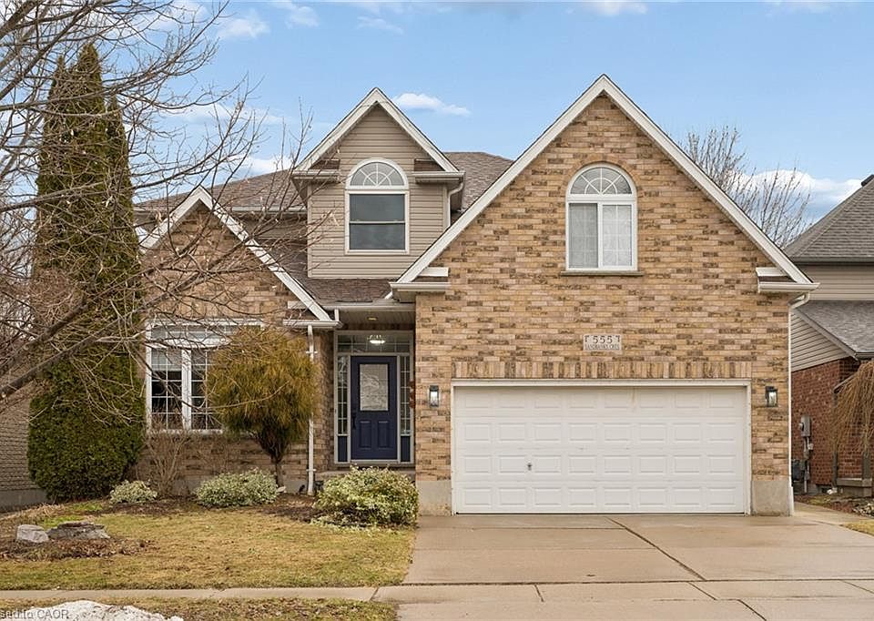 1st image of 555 Sandbanks Cres