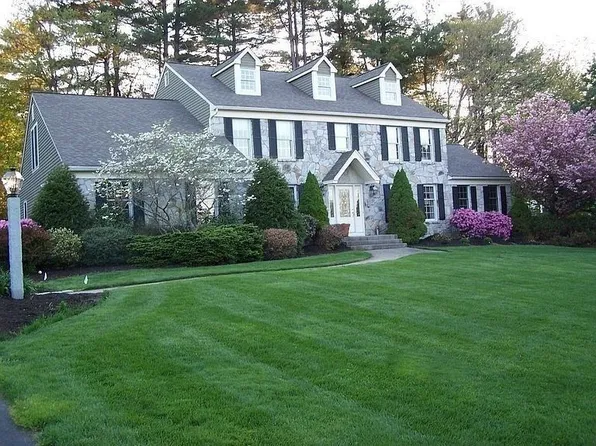 9 Dover Cir, Franklin, MA 02038