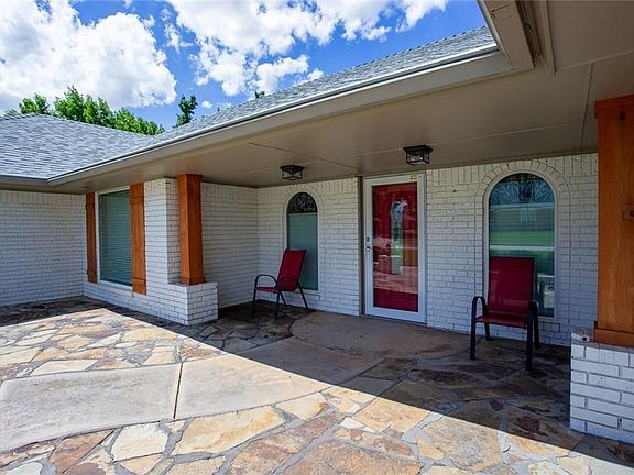 Courtyard with flag stone leading to front door