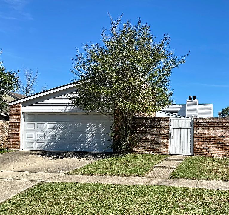 Street view - privacy fence 