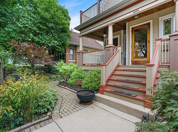 2nd image of 4658 N Kennicott Ave