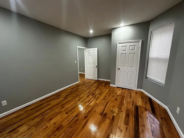 2673 Bainbridge Ave #2 — Photo 2