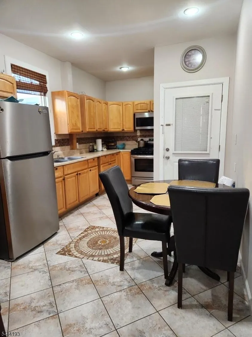 2 bed, 1.5 bath, $2,250 — Photo 4