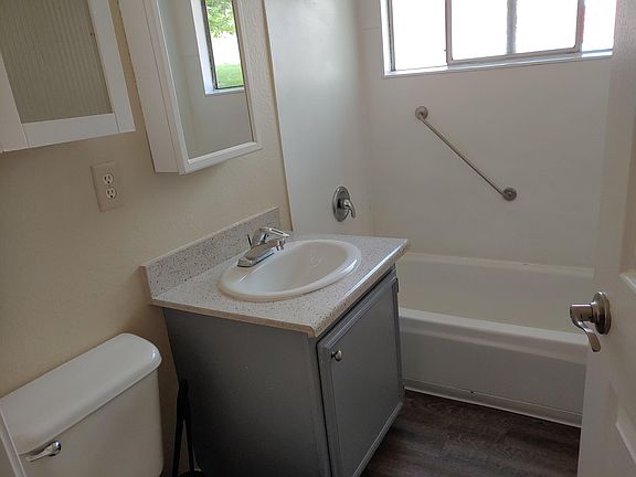 5th image of 8412 166th Ave NE