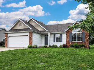 7404 Stonebridge Dr, Maryville, IL 62062