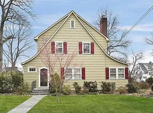 160 Lyons Rd, Scarsdale, NY 10583