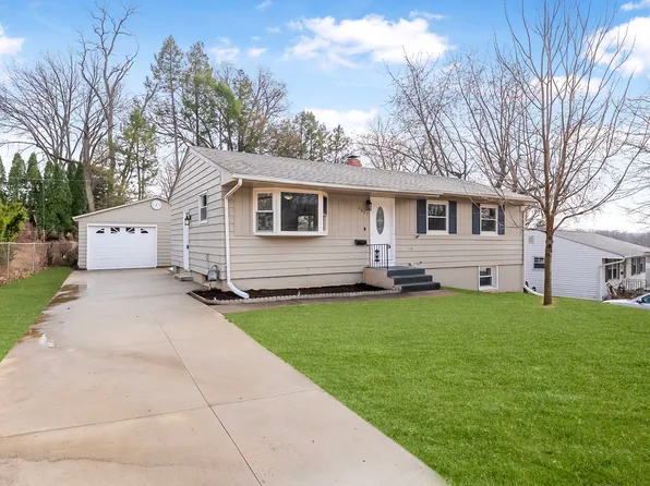 2627 Westwood Pl, Davenport, IA 52804