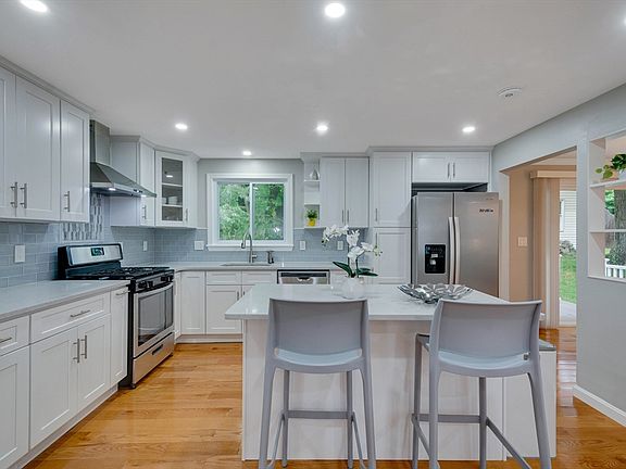 2nd image of 1 Sherwood St