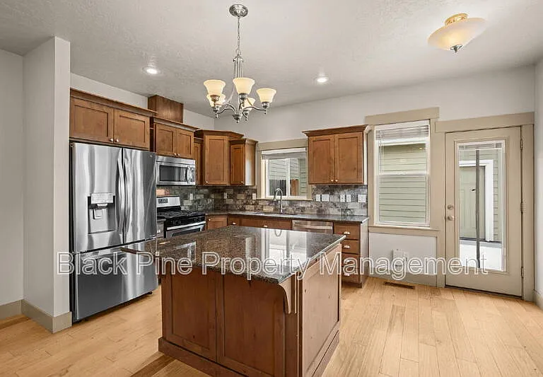 909 N 31st St — Photo 12