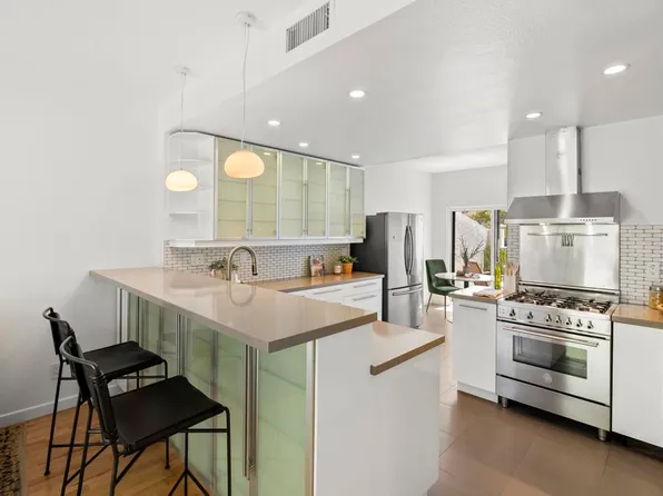 2433 Summerhill Dr, Encinitas, CA 92024