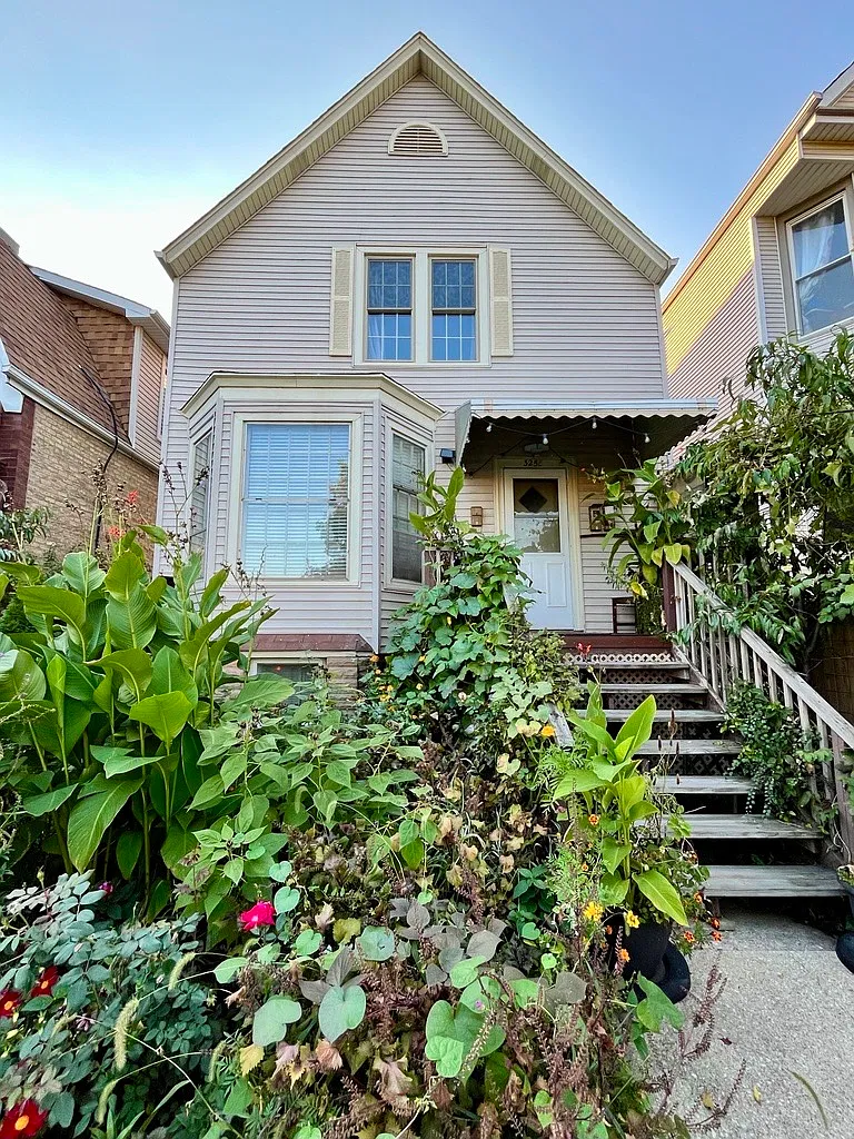 2 bed, $1,600 — Photo 1