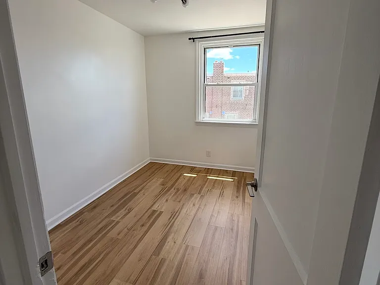 6805 Oakland St — Photo 13