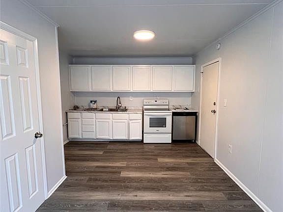 2nd image of 301 Winding Ln