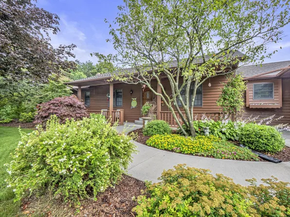 W6927 Stoney Ridge LANE, Plymouth, WI 53073