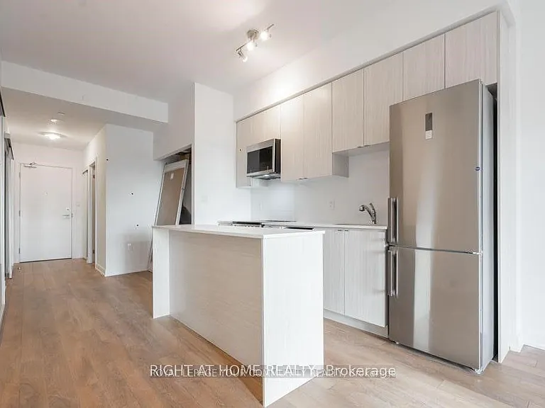 2433 Dufferin St #606 — Photo 5