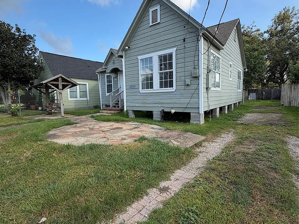 110 W Hunnicutt St