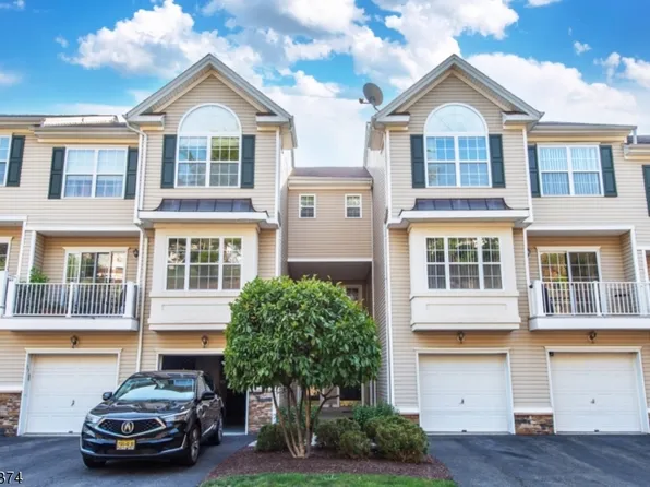53 Lakeview Ct, Pompton Lakes Boro, NJ 07442