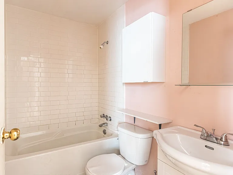 225 Gladstone Ave #204 — Photo 14