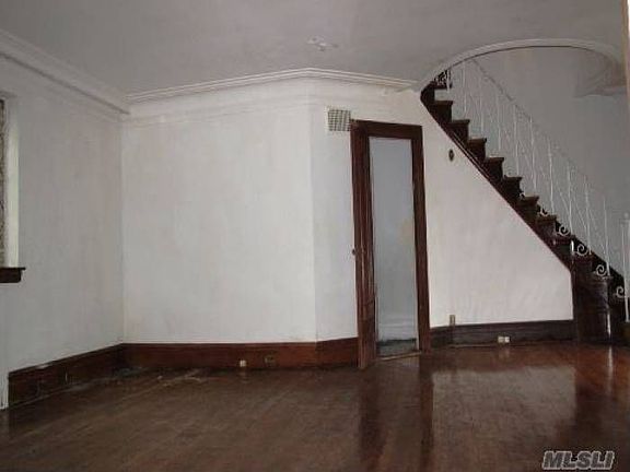 Living Room/Kitchen Entry