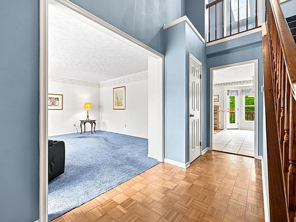 4th image of 215 Leaside Dr