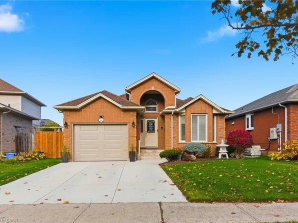 13 Colonial Cres, Grimsby, ON L3M 5H2