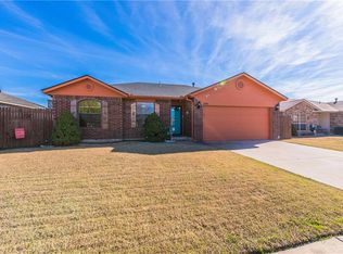 1036 NW 19th St, Moore, OK 73160