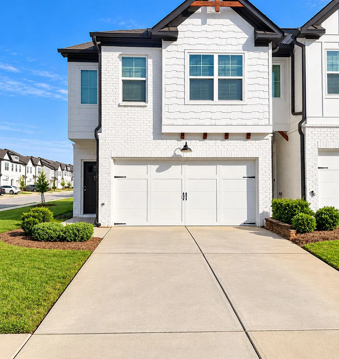 3 bed, 2.5 bath, 1829 sqft, $2,000 — Photo 1