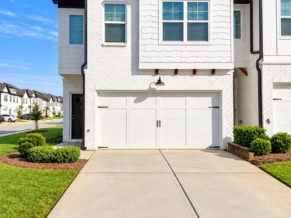50 Auburn Hill Dr, Auburn, GA 30011