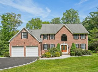 2 Logans Way, Danbury, CT 06811