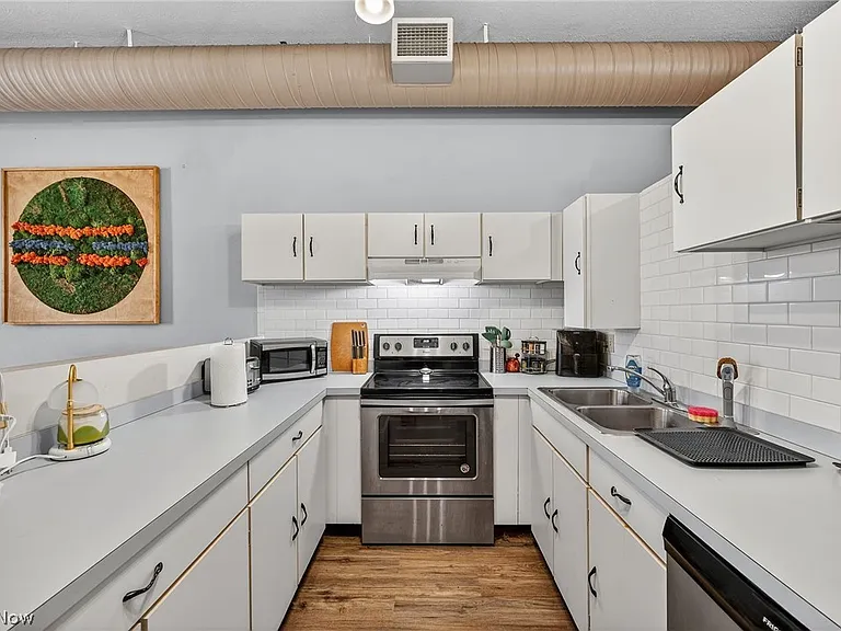 408 W Saint Clair Ave #319 — Photo 8