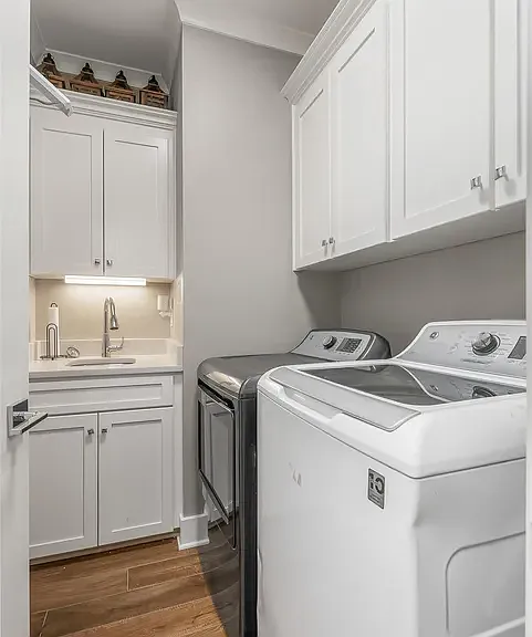 104 Devereaux Dr — Photo 3