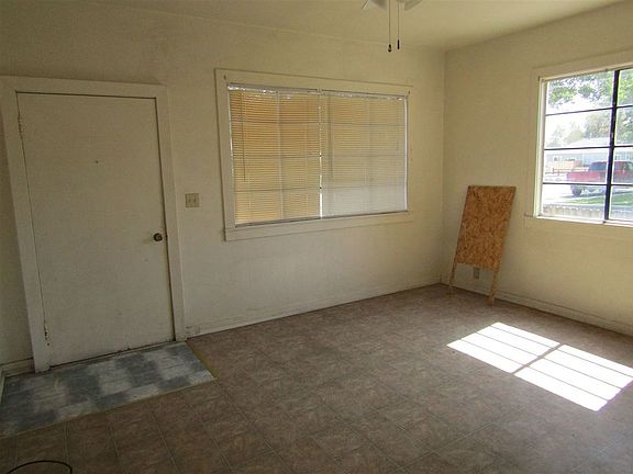 3rd image of 115 California St