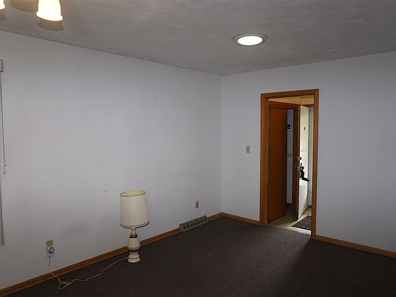 3rd image of 4024 Pleasant Valley Blvd