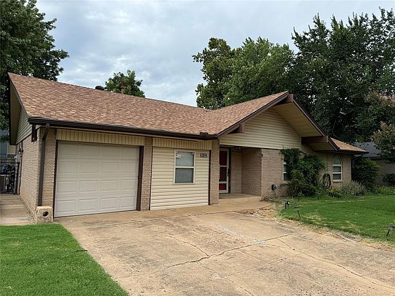 3rd image of 1625 Camelot Dr