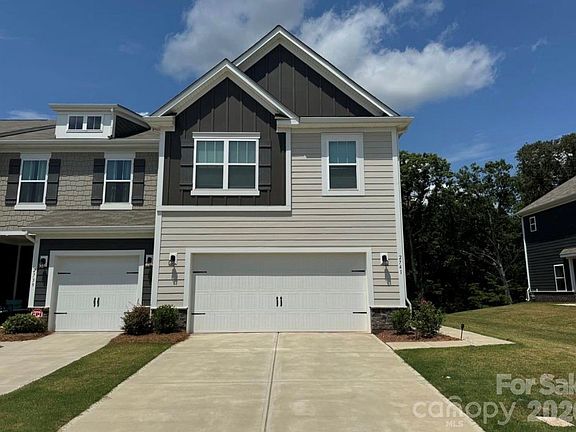 2nd image of 2741 Aubrey St