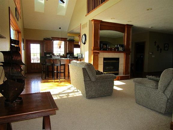 2nd image of 220 Grandview Dr