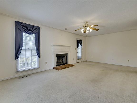 4th image of 81 Woodlawn Lane