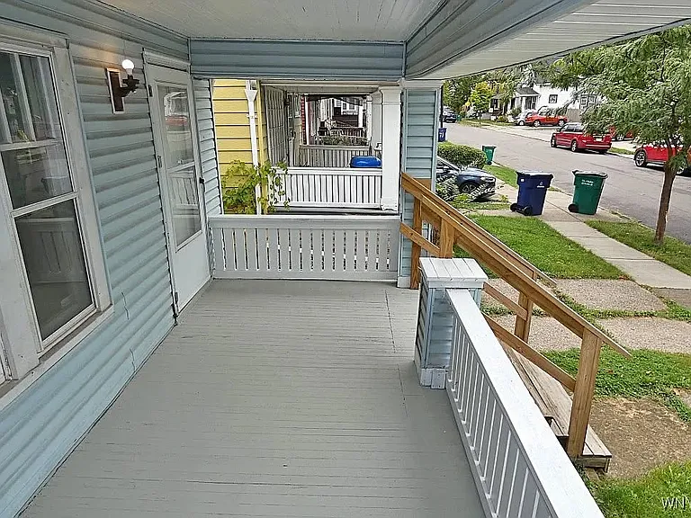 83 Custer St — Photo 2