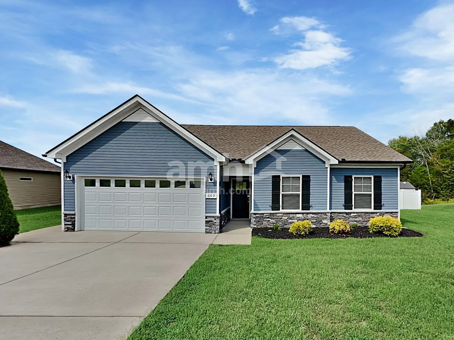 3 bed, 2.0 bath, 1335 sqft, $2,175 — Photo 1