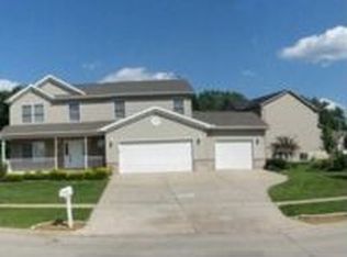 2310 Ridge Creek Dr, Bloomington, IL 61705