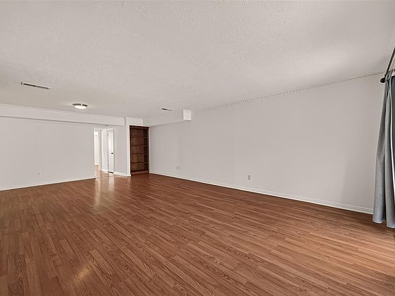 4th image of 527 N Post Oak Ln #527