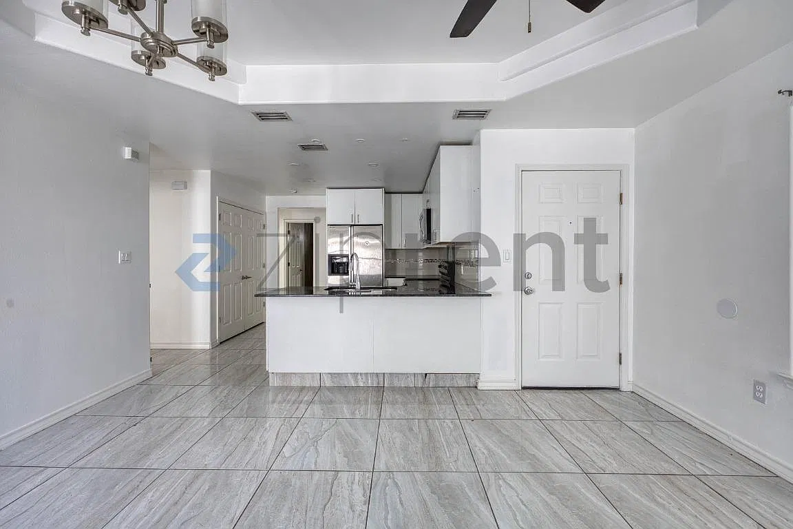 1310 W Harrison Ave — Photo 1
