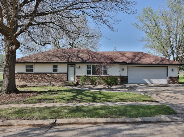 908 Brentwood Dr, Pella, IA 50219