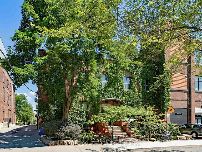 347 Sorauren Ave #123 — Photo 2