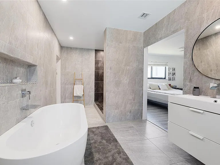 20375 NE 22nd Pl — Photo 34