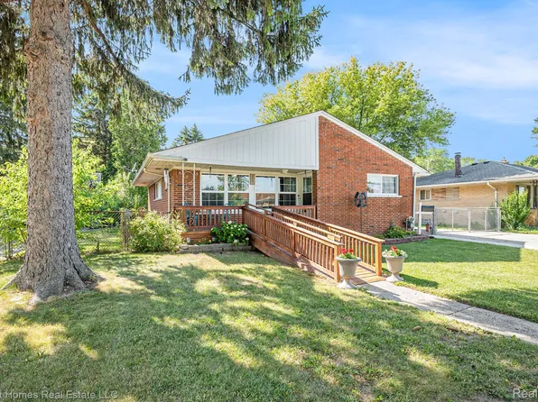 35221 Weideman St, Clinton Township, MI 48035